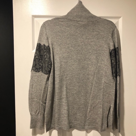 Turtleneck sweater with lace detail - Picture 3 of 3